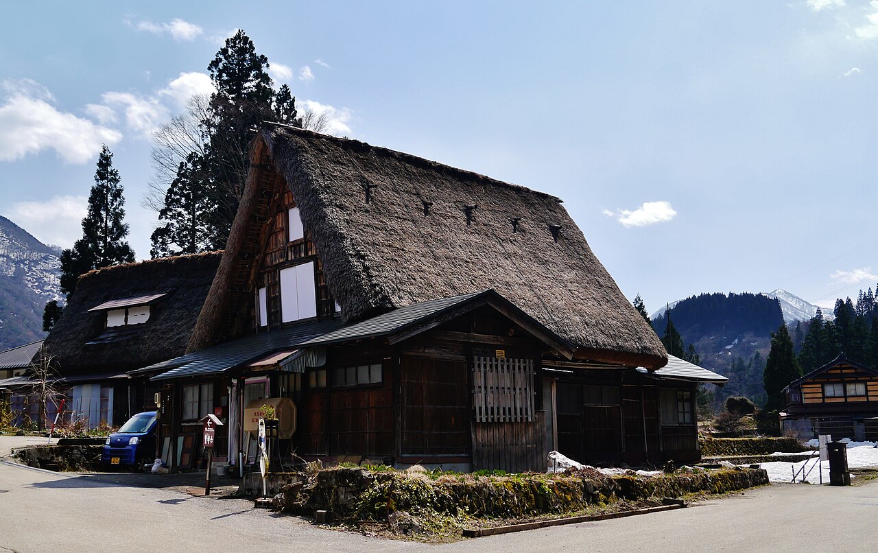 Snow-covered gassho-zukuri farmhouses in Ainokura village, Gokayama UNESCO World Heritage Site, Toyama Prefecture