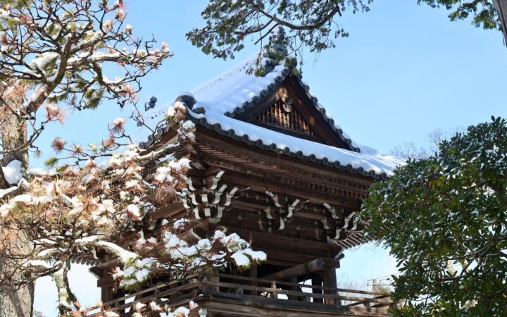 A Japanese temple under heavy winter snow
